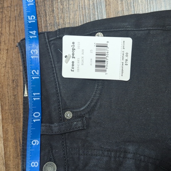 NWT Free People Cutoff Black Denim Bermuda Shorts Size 25/0 - Picture 6 of 8